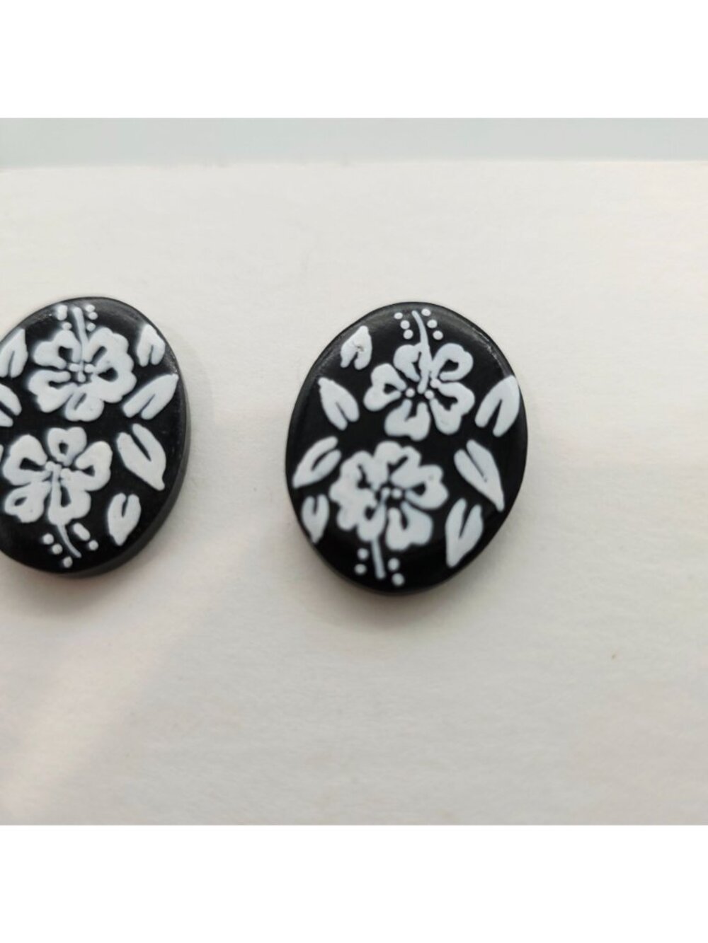 Hand-Painted Floral Black & White Wooden Stud Earrings Oval Shape Lightweight - Picture 4 of 5